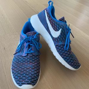 Women’s Nike Roshe sneakers